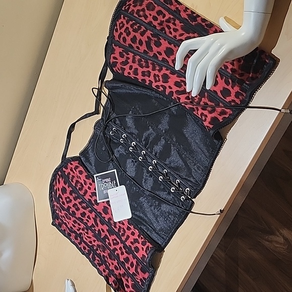 Red Cheetah (or Leopard?) Print Corset - Picture 5 of 5